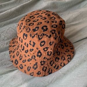 Madewell reversible brown leopard bucket hat